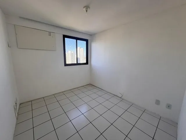 Imagem 4: Venda de Apartamento de Luxo em Casa Forte, Recife-PE: 4 Quartos, 2 Suítes, 3 Banheiros