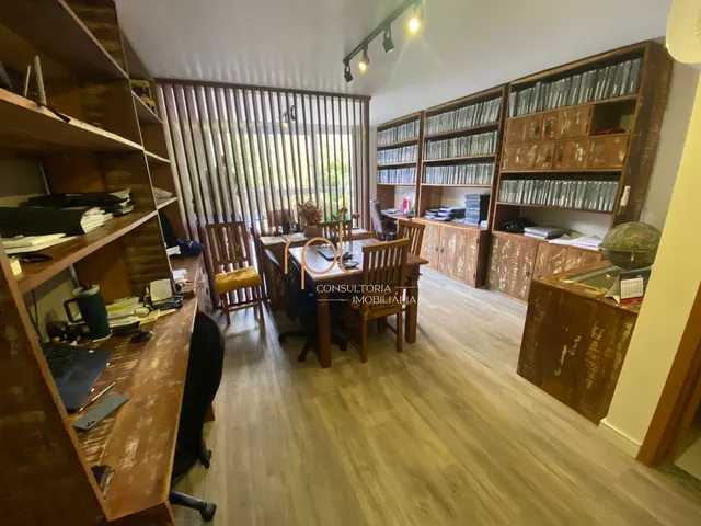 Imagem: A sala comercial possui 3 Banheiros, 3 Vagas na garagem,