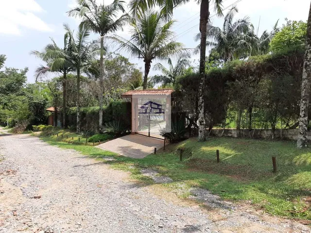 Imagem: A fazenda possui 3 Dormitórios, 1 Suíte, 2 Banheiros, 10