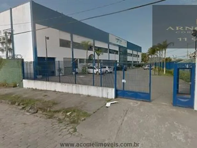 Imagem: O depósito possui 16 Banheiros, 20 Vagas na garagem,