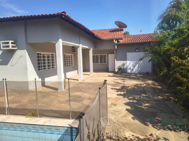 Imagem 4: Casa Espaçosa Tanto para Comercial e Residencail