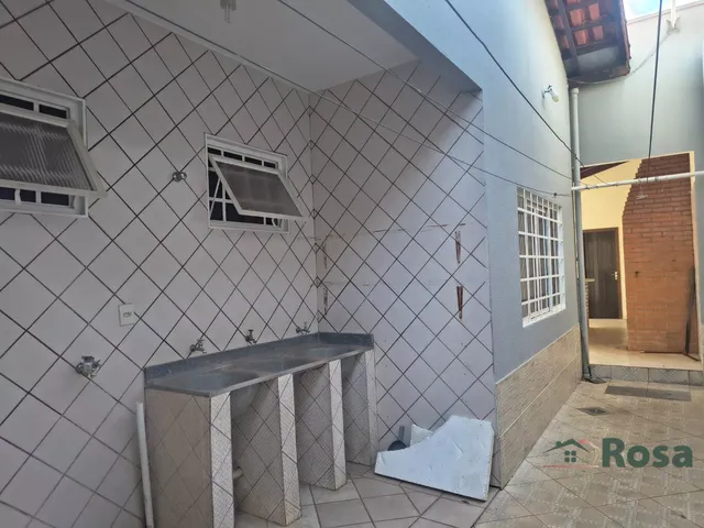 Imagem 8: Casa Espaçosa Tanto para Comercial e Residencail