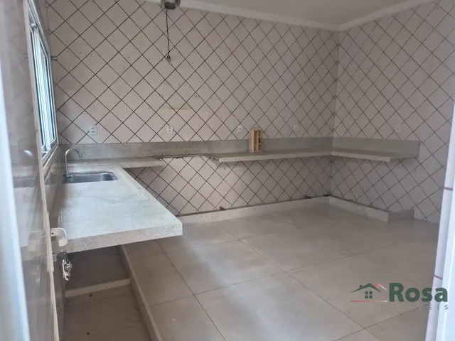 Imagem 10: Casa Espaçosa Tanto para Comercial e Residencail