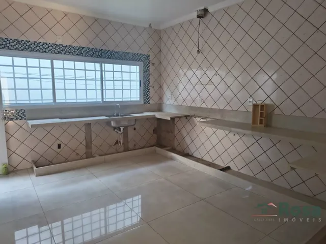 Imagem 5: Casa Espaçosa Tanto para Comercial e Residencail