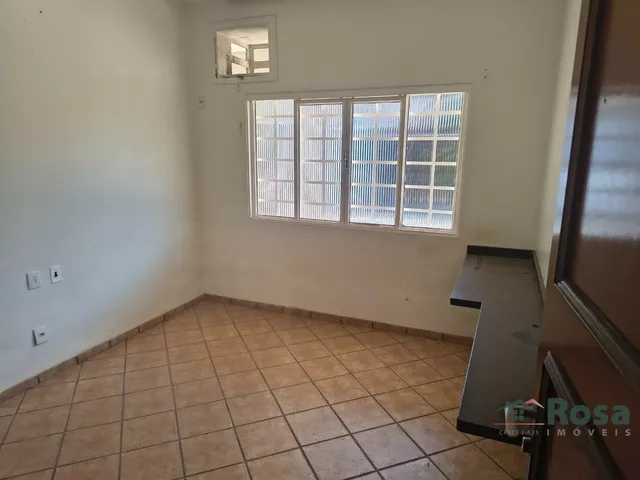 Imagem 6: Casa Espaçosa Tanto para Comercial e Residencail