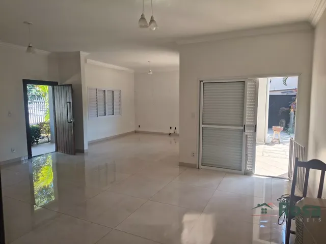 Imagem 7: Casa Espaçosa Tanto para Comercial e Residencail