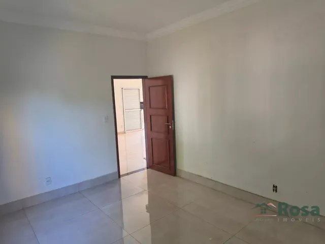 Imagem 3: Casa Espaçosa Tanto para Comercial e Residencail