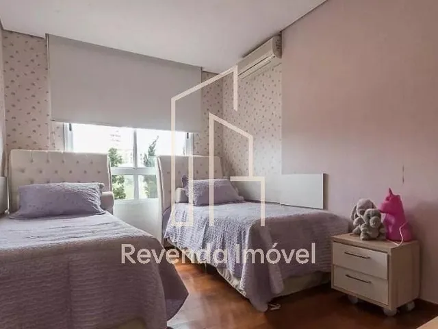 Imagem: O apartamento possui 4 Dormitórios, 2 Suítes, 4