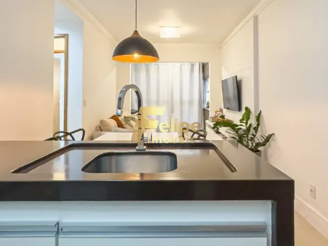 Imagem 7: Maravilhoso Apartamento de 02 Quartos, Sendo 01 Suíte, Todo Reformado, Marcenaria De