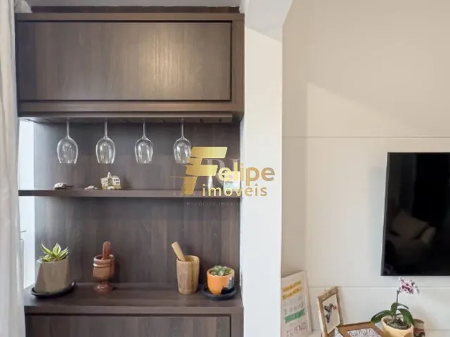 Imagem 5: Maravilhoso Apartamento de 02 Quartos, Sendo 01 Suíte, Todo Reformado, Marcenaria De