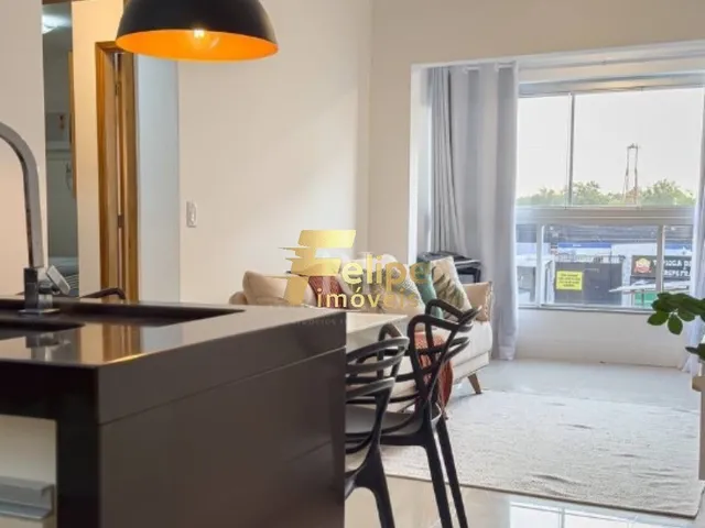 Imagem 2: Maravilhoso Apartamento de 02 Quartos, Sendo 01 Suíte, Todo Reformado, Marcenaria De