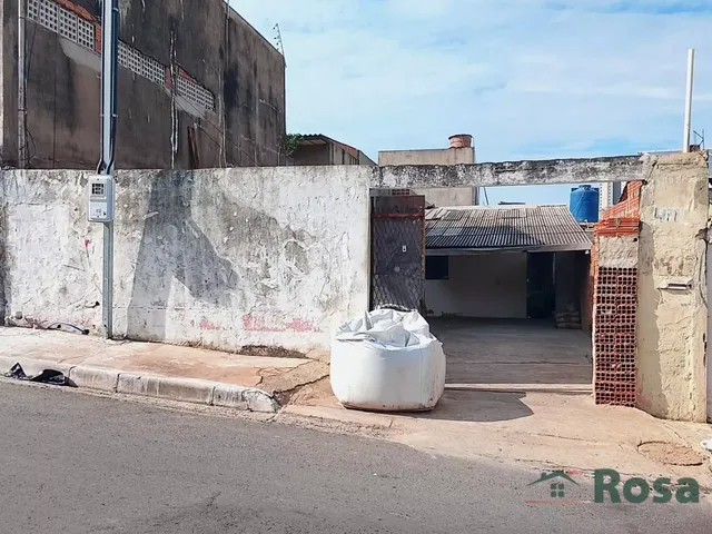 Imagem: O terreno possui 1 Dormitório, 199m² de Área e está