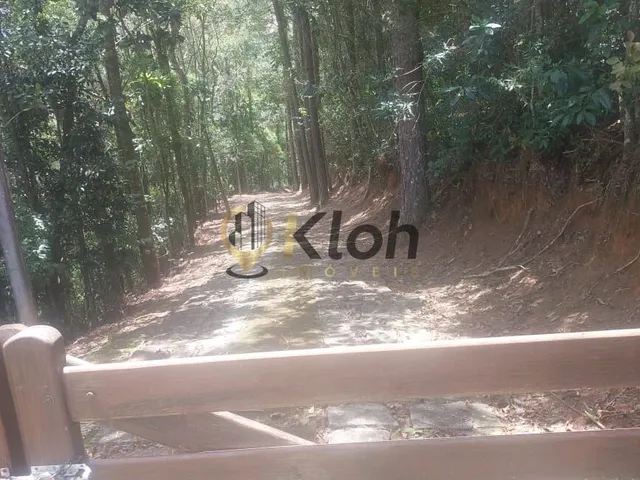 Imagem: A casa possui 4 Dormitórios, 2 Banheiros, 2 Vagas na