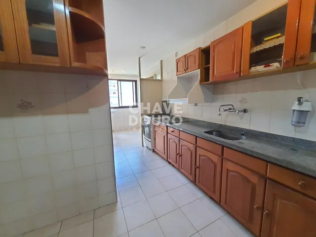 Imagem 7: Apartamento com 2 Quartos (sendo 1 suíte) sala com varandão e lareira!