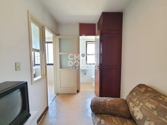 Imagem 2: Apartamento com 2 Quartos (sendo 1 suíte) sala com varandão e lareira!