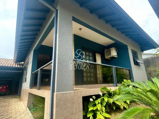 Imagem 1: CASA À VENDA - Está procurando uma casa espaçosa e com terreno amplo? Então esta é a