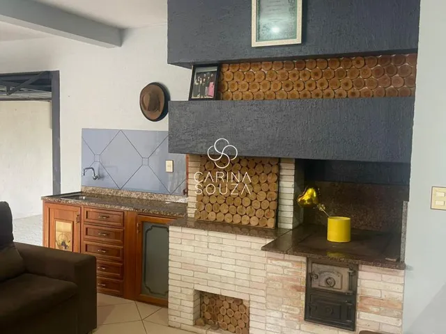 Imagem 8: CASA À VENDA - Está procurando uma casa espaçosa e com terreno amplo? Então esta é a