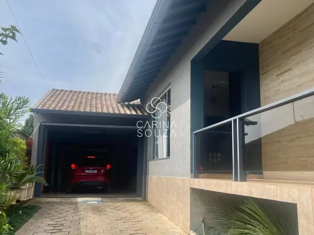 Imagem 4: CASA À VENDA - Está procurando uma casa espaçosa e com terreno amplo? Então esta é a