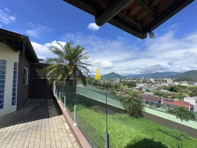 Imagem: Casa com vista da cidade à venda no Bairro