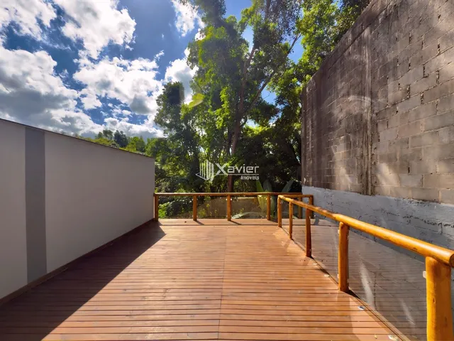 Imagem 2: Casa Triplex com 4 Quartos, Área Gourmet e Deck para Lagoa À Venda em Itapebussu