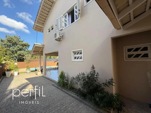 Imagem 6: Casa averbada com 5 dormitórios sendo 2 suítes e 1 com closet, 5 banheiros e 4 vagas de