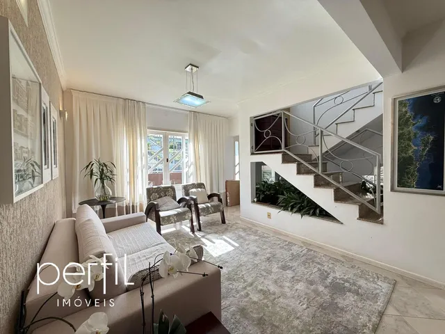 Imagem 5: Casa averbada com 5 dormitórios sendo 2 suítes e 1 com closet, 5 banheiros e 4 vagas de