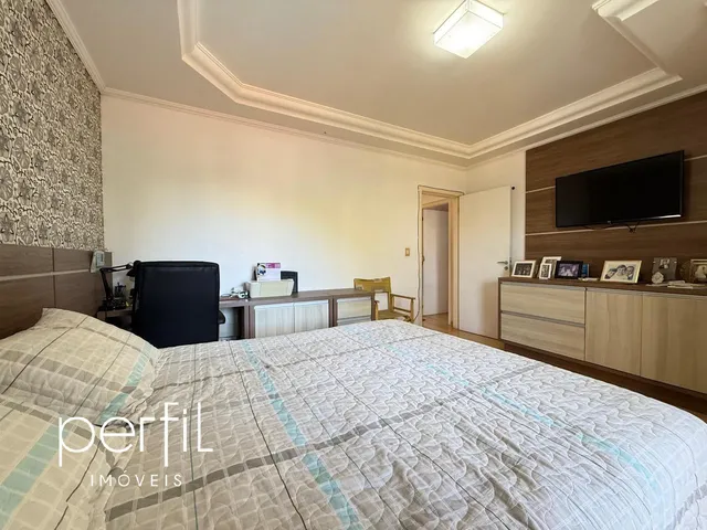 Imagem 11: Casa averbada com 5 dormitórios sendo 2 suítes e 1 com closet, 5 banheiros e 4 vagas de