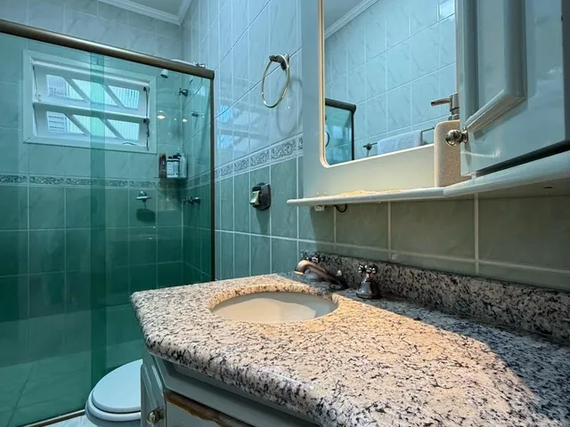 Imagem 9: Casa averbada com 5 dormitórios sendo 2 suítes e 1 com closet, 5 banheiros e 4 vagas de