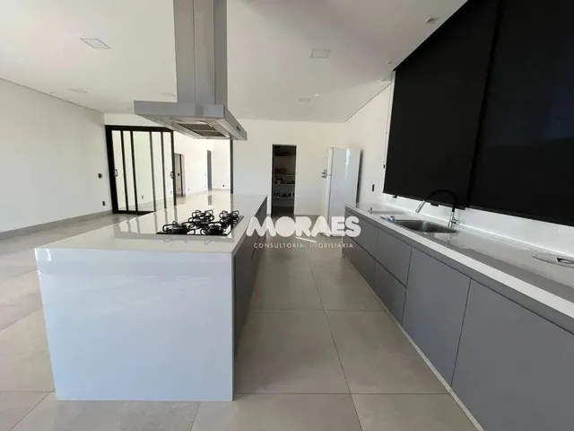 Imagem: Casa com 3 Quartos para Alugar, 709 M²