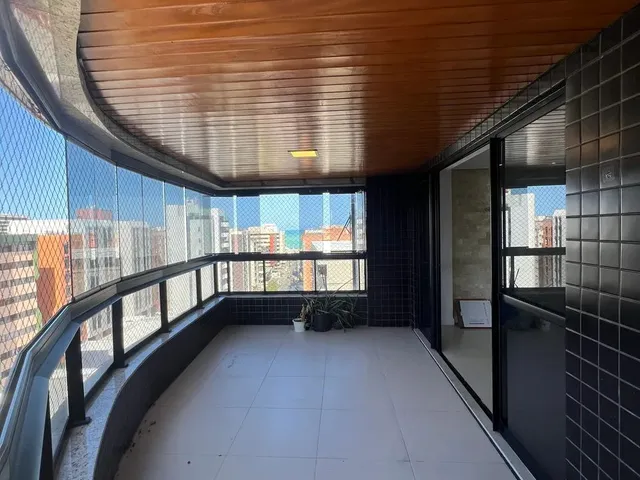 Imagem: O apartamento possui 5 Dormitórios, 3 Suítes, 3 Vagas na