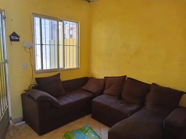 Imagem: A casa possui 2 Dormitórios, 1 Banheiro, 1 Vaga na garagem