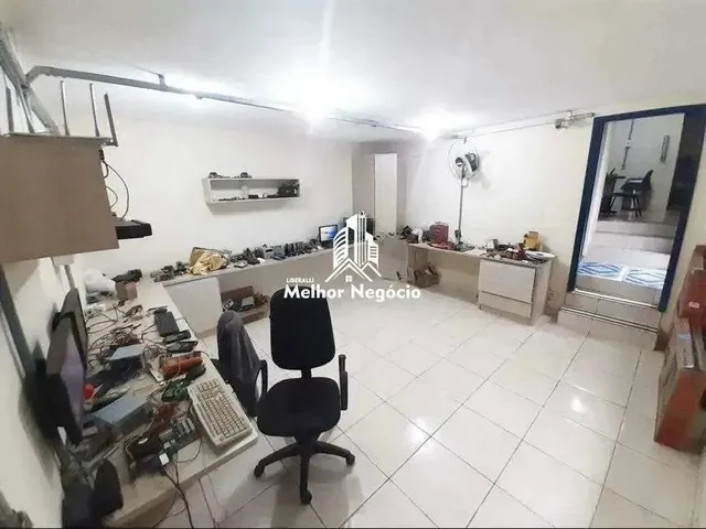 Imagem: Casa com 09 Dormitórios À Venda no Bairro