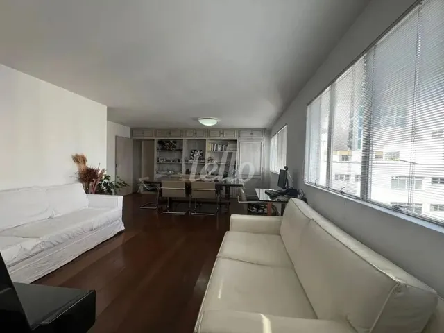 Imagem: O apartamento possui 4 Dormitórios, 1 Suíte, 2 Banheiros,