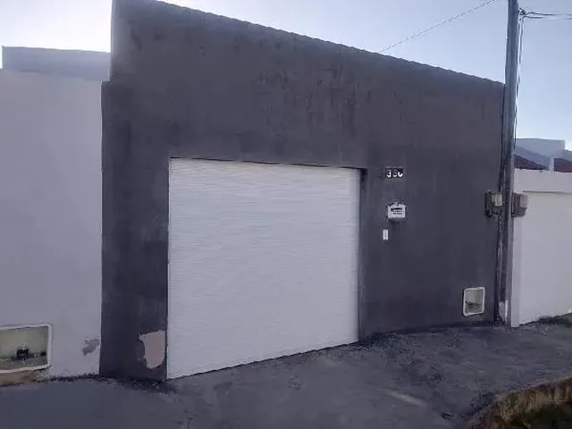 Imagem: A casa possui 2 Dormitórios, 1 Banheiro, 1 Vaga na