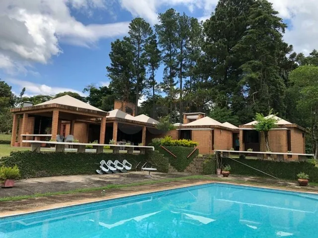 Imagem: Casa de Condomínio com 4 Dormitórios (2
