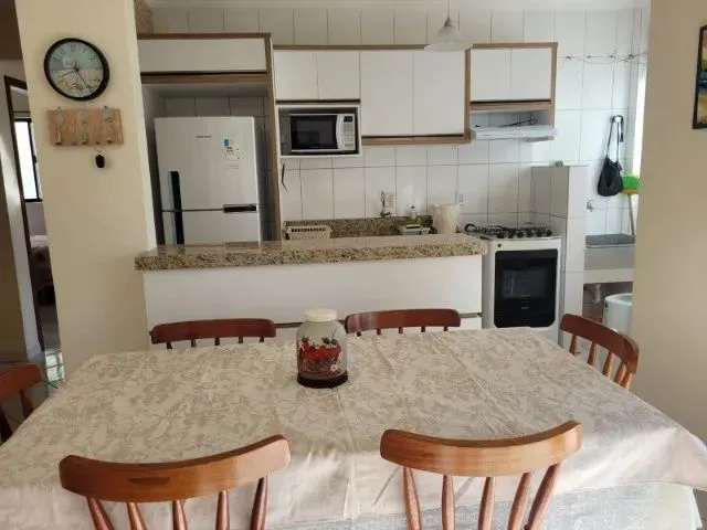 Imagem 10: Janeiro Apartamento 6 a 8 Pessoas, Praia de Bombas Sc, 2 Quartos com Ar, Churrasqueir