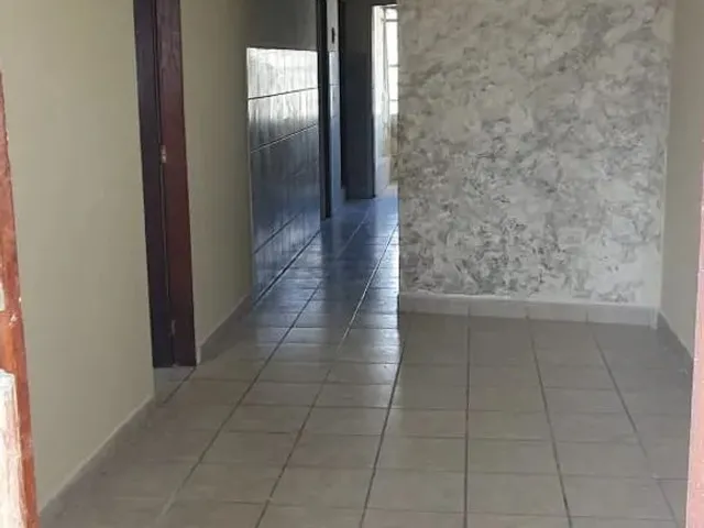 Imagem: O apartamento possui 2 Dormitórios, 1 Banheiro, Acomodam