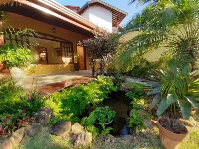 Imagem: Linda Casa de 3 Quartos, Piscina e Amplo