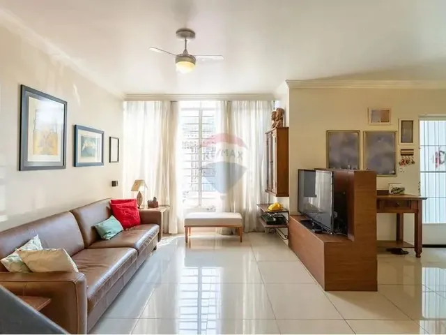 Imagem: Casa Á Venda com 3 Dormitórios, Sendo