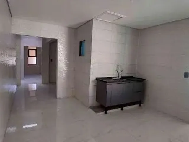 Imagem: A casa possui 4 Dormitórios, 1 Suíte, 2 Banheiros, 4