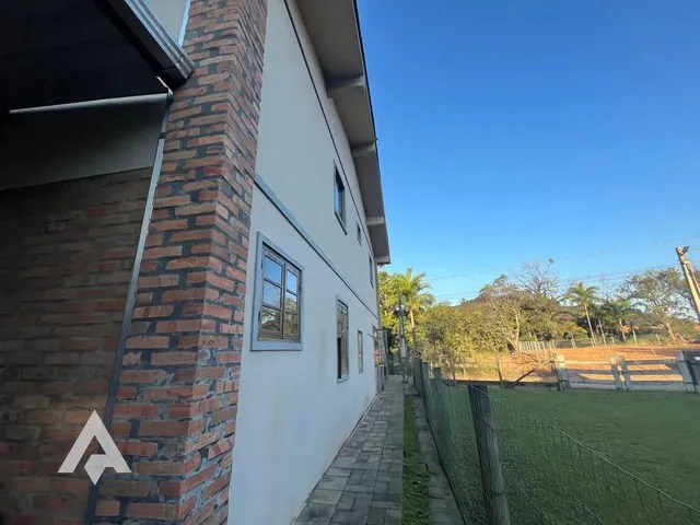 Imagem: O apartamento possui 2 Dormitórios, 1 Suíte, 2 Banheiros,