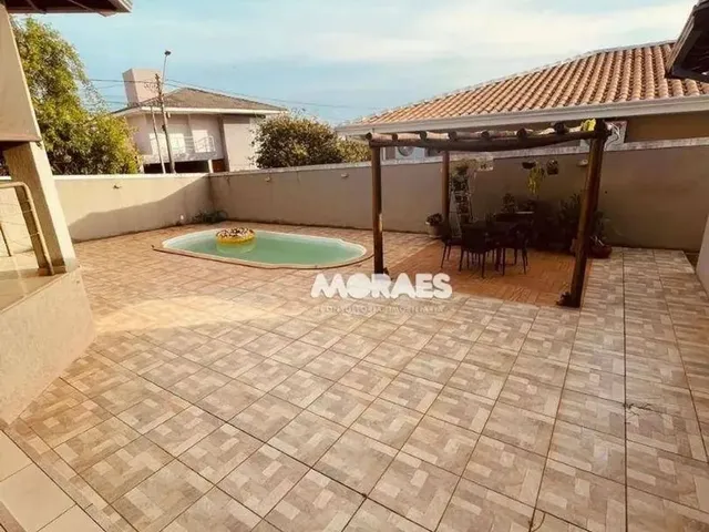 Imagem: Casa com 3 Dormitórios À Venda, 247 M²