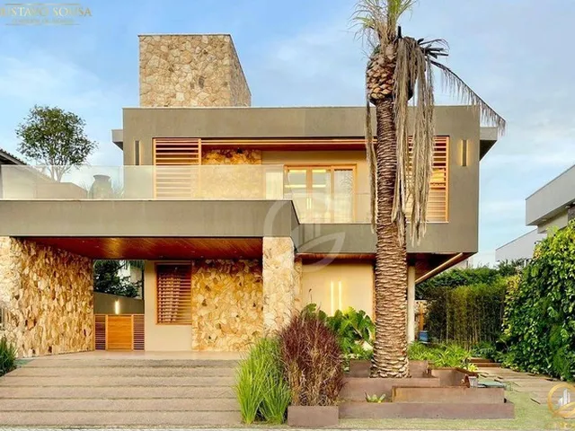 Imagem: A casa possui 4 Dormitórios, 5 Banheiros, 4 Vagas na