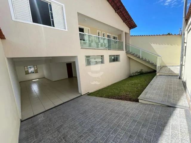 Imagem: Casa À Venda com 4 Quartos, Sendo 1 Suíte