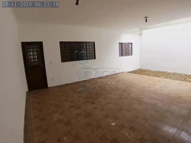 Imagem: A casa possui 3 Dormitórios, 1 Suíte, 2 Banheiros, 2