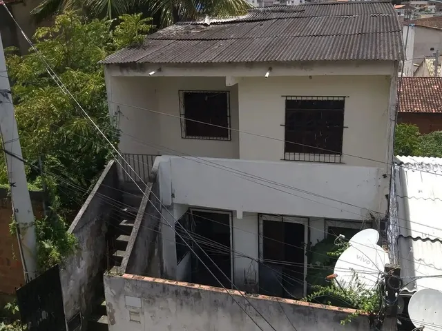 Imagem: A casa possui 5 Dormitórios, 1 Suíte, 4 Banheiros, 180m²