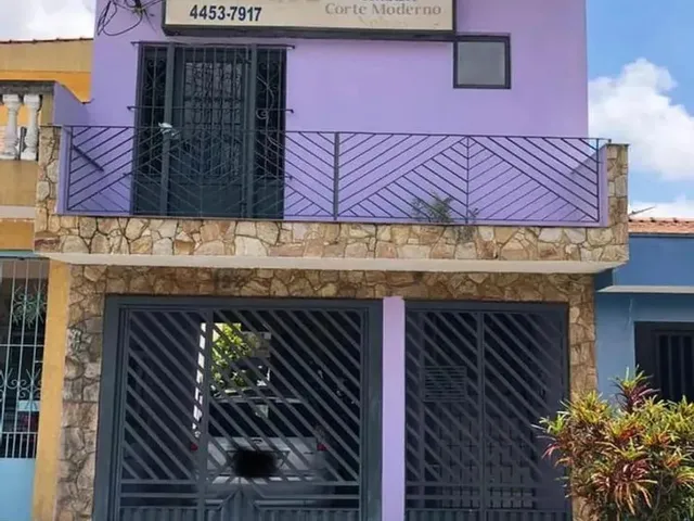 Imagem: A casa possui 3 Dormitórios, 3 Banheiros, 1 Vaga na