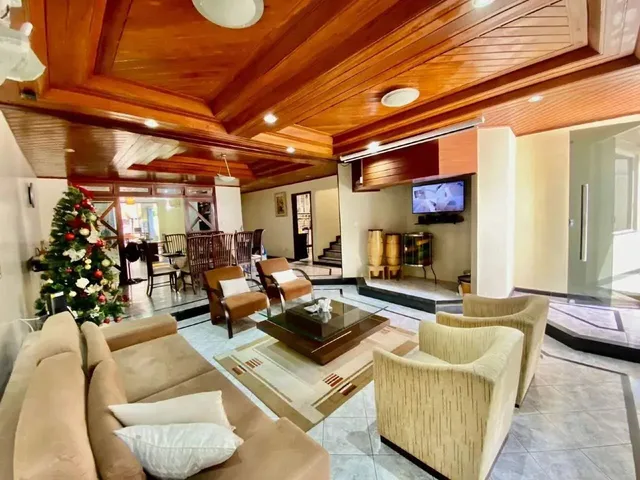 Imagem: Casa Duplex para Aluguel, 5 Quartos, 2 Suítes