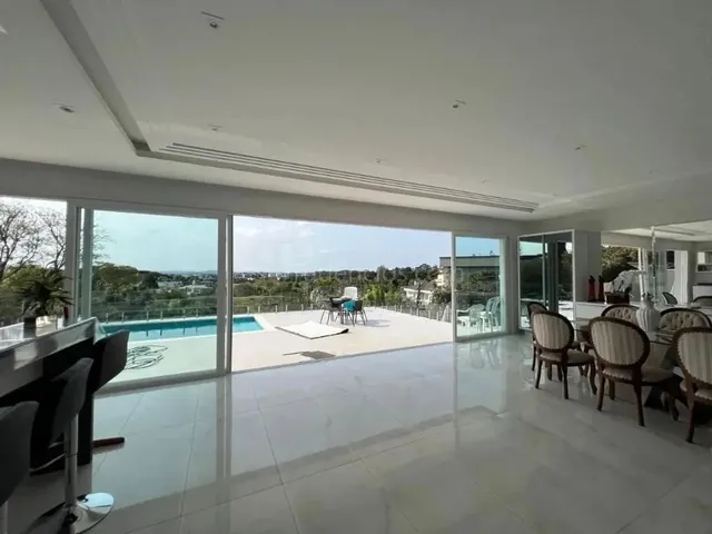 Imagem: Casa com 4 Suítes À Venda no Alphaville