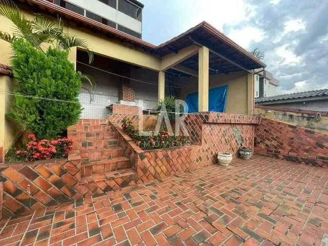 Imagem: Casa À Venda, 5 Quartos, 1 Suíte, 5 Vagas
